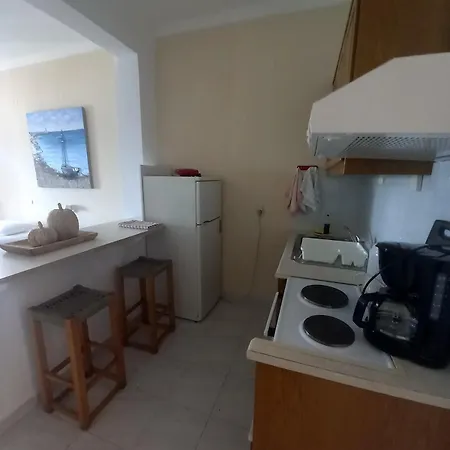 Lidovois House アパート ペレカス