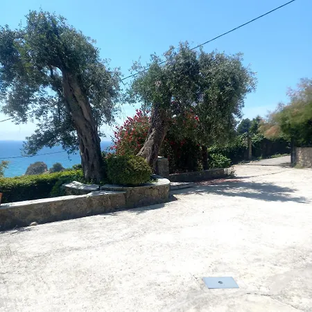 Lidovois House *